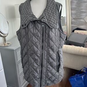 Quilted Vest 

Over sized 

Silver /Grey